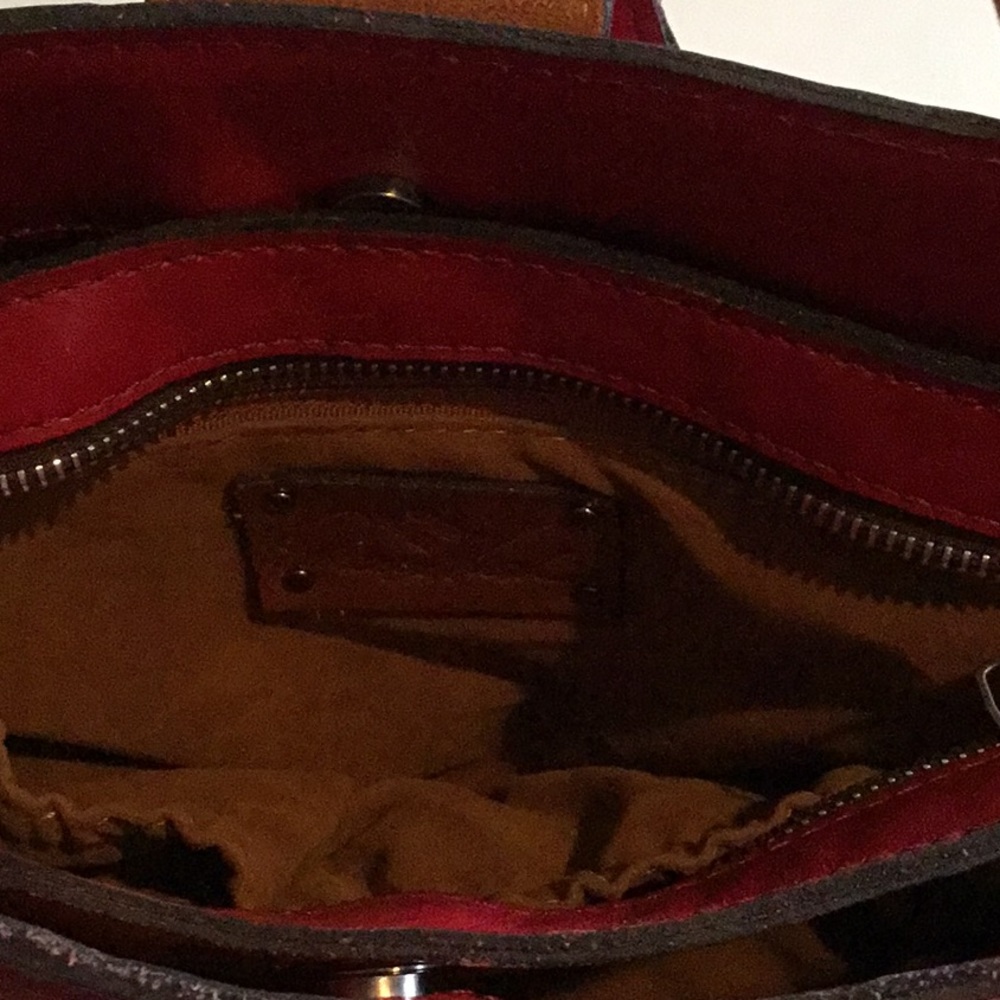 🌹Patricia Nash Red Roses Embossed Leather Bag🌹 - Picture 7 of 9